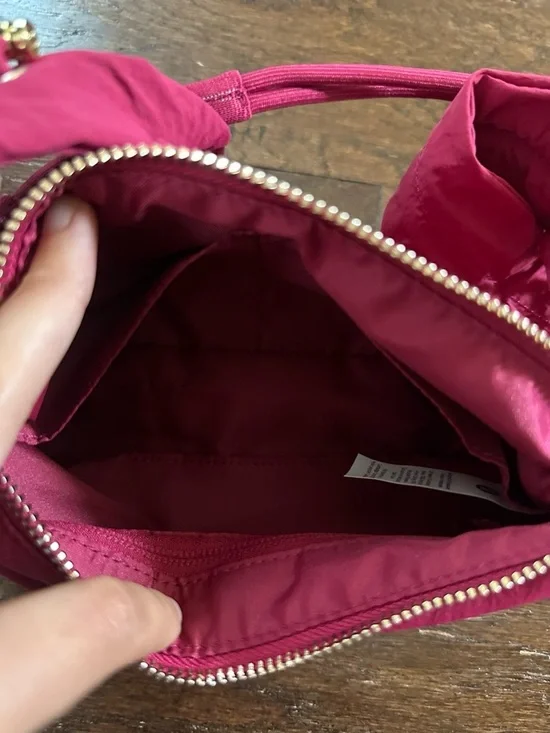 Lululemon Convertible Ruched Strap
Crossbody Bag Mini *1.5L Berry NWT - Picture 8 of 15